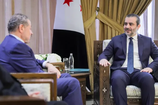 Suriye Dışişleri Bakanı Esad Hassan al-Şeybani, başkent Şam'da Filistin Devlet Başkanı Mahmud Abbas'ın danışmanı ve beraberindeki heyetle görüştü (Suriye Dışişleri Bakanlığı)