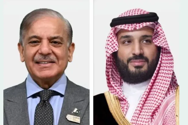 Suudi Arabistan Veliaht Prensi Muhammed bin Selman (Sağda) ve Pakistan Başbakanı Muhammed Şahbaz Şerif (Suudi Arabistan Dışişleri Bakanlığı)