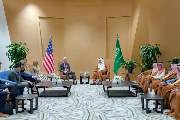 لقاء جمع الأمير عبد العزيز بن سلمان بوزير الطاقة كريس ريات أثناء زيارة الأخير إلى المملكة العام الماضي (إكس)