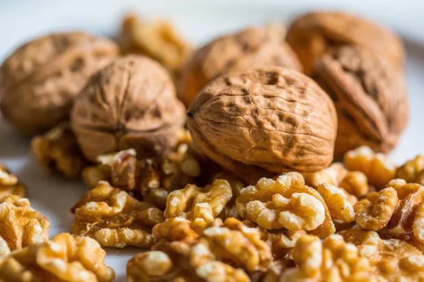 يحتوي الجوز على عدة مركبات مضادة للأكسدة (بيكسباي)