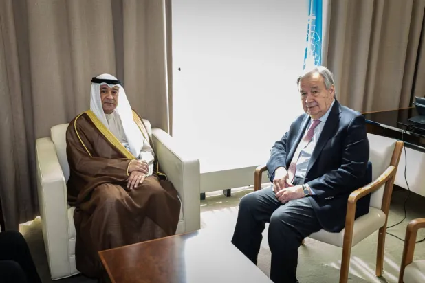 أنطونيو غوتيريش مستقبلاً جاسم البديوي في نيويورك الأربعاء (مجلس التعاون الخليجي)