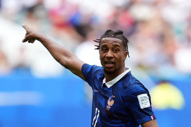 الفرنسي ميكايل أوليسيه لاعب بايرن ميونيخ ليس للبيع (د.ب.أ)