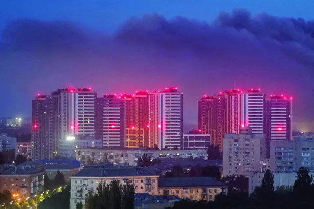 Rusya’nın füze saldırısı sırasında Ukrayna’nın başkenti Kiev’de yükselen dumanlar (Arşiv – Reuters)