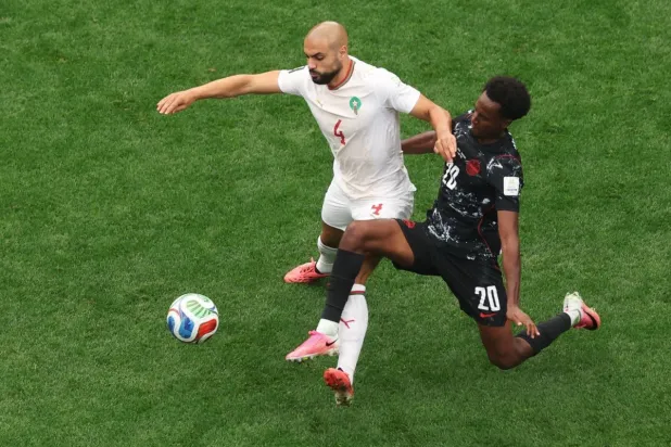 المغربي سفيان أمرابط خلال مشاركته في كأس العالم الأخيرة (أ.ف.ب)