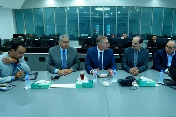 وزير البترول المصري خلال تفقده مركز التحكم في الشبكة القومية للغاز الطبيعي (NATA) (وزارة البترول المصرية)