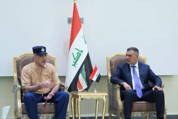 أسعد العيداني خلال لقائه الشيخ فهد اليوسف (البصرة)