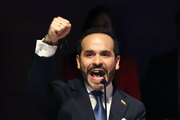 الرئيس الكولومبي المنتخب أبيلاردو دي لا إيسبرييا يتحدث خلال حدث «كاف. حليف استراتيجي لكولومبيا 2026-2030» في ميديلين الجمعة (إ.ب.أ)
