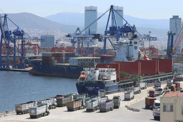 Russian-flagged bulk carrier SV Nikolay is unloaded at Izmir port in Türkiye June 25, 2022. REUTERS/Yoruk Isik/File Photo 