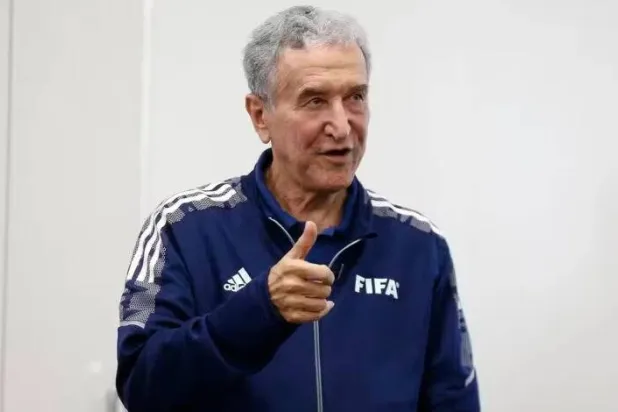 المدرب السابق للمنتخب البرازيلي كارلوس ألبرتو باريرا (فيفا)