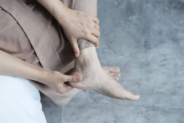 أطعمة يُنصح مرضى النقرس بتقليلها أو تناولها بحذر (بكسلز)