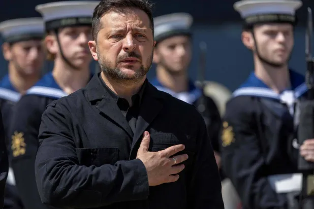 Ukraine's President Volodymyr Zelensky (L) takes part in a welcoming ceremony, during his visit to HM Naval Base in Portsmouth on the south coast of England on July 27, 2026. (AFP)