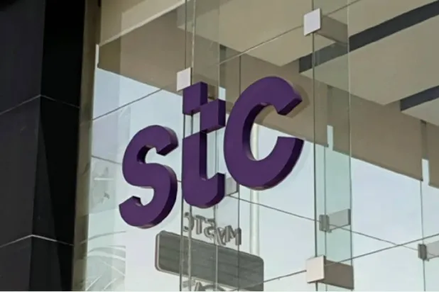 واصلت مجموعة «stc» توسيع قاعدة عملائها والاستثمار في شبكات الجيل الخامس والألياف الضوئية والبنية التحتية الرقمية.(الشرق الأوسط)