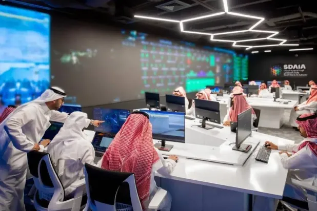 تبنّي الذكاء الاصطناعي في السعودية امتدّ إلى الخدمات الحكومية والرعاية الصحية والتعليم والتقنية المالية (واس)