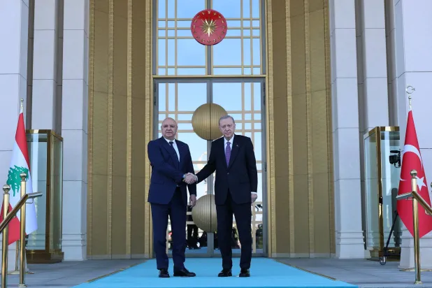 الرئيس التركي رجب طيب إردوغان خلال استقباله الرئيس اللبناني جوزيف عون بقصر الرئاسة في أنقرة (الرئاسة التركية)