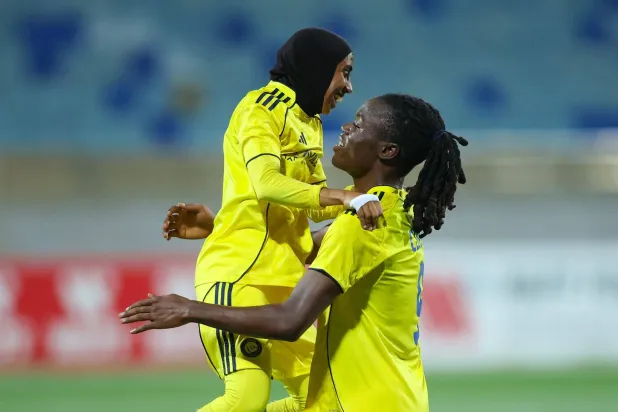 كلارا تحتفل بأحد أهدفها في المباراة (موقع نادي النصر)
