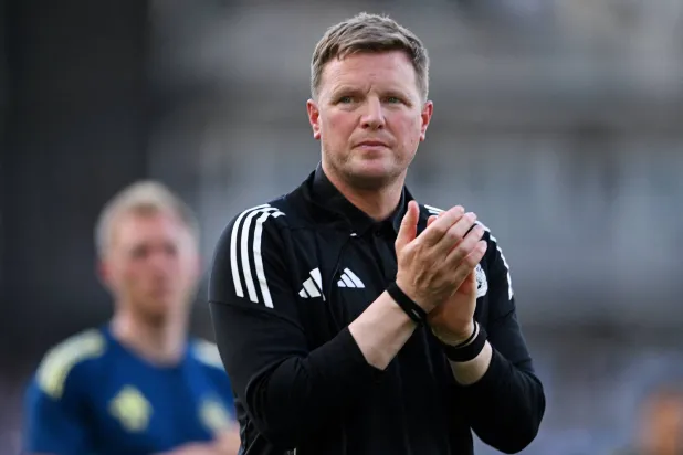 FILE PHOTO: Soccer Football - Premier League - Fulham v Newcastle United - Craven Cottage, London, Britain - May 24, 2026 Newcastle United manager Eddie Howe applauds fans after the match REUTERS/Jaimi Joy