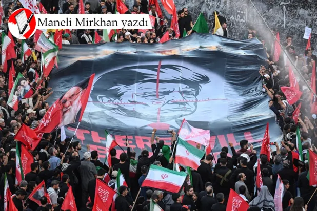 Merhum İran Dini Lideri Ali Hamaney ve aile üyelerinin Meşhed'deki İran'ın en saygın ibadet yeri olan İmam Rıza Türbesi'ne defnedileceği cenaze töreni öncesinde kalabalıklar sokakta toplanıyor, 9 Temmuz 2026 (AFP)
