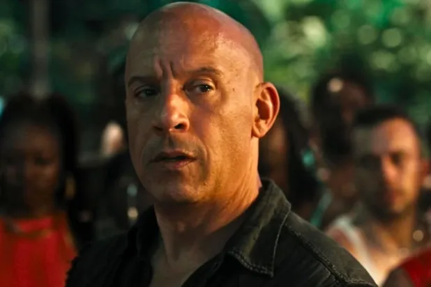 Hızlı ve Öfkeli 10, Dominic Toretto ve ailesinin, geçmişteki bir olayın intikamını almak isteyen acımasız düşman Dante Reyes'e karşı verdiği mücadeleyi konu alıyor (Universal Pictures)