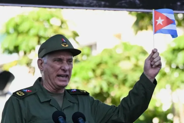 Küba Devlet Başkanı Miguel Diaz-Canel, adaya askeri harekat halinde "etrafın kan gölüne döneceğini" söylemişti (Reuters)