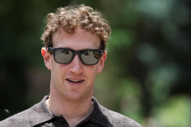 Mark Zuckerberg'ün sözcüsü, Launchpad'in farklı bir telsiz kanalında olduğunu ve mürettebat sorunun farkına vardığında yardımın çoktan yola çıktığını söyledi (Reuters)