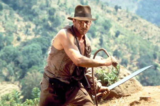 Amerikalı oyuncu Harrison Ford, 1981'de başlayan seride fedora şapkası, kamçısı ve deri yeleğiyle sinema tarihinin en ikonik karakterlerinden Indiana Jones'u başarıyla canlandırdı (LucasFilm)