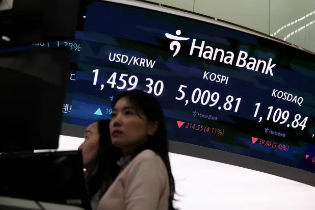 Dünya piyasaları, KOSPI'deki sert düşüşü yakından takip etmişti (Reuters)