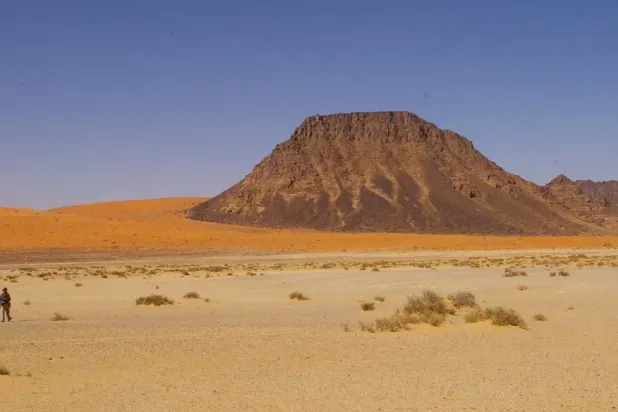 Nefud Çölü'ndeki Jebel Katefeh-1 arkeolojik kazı alanındaki taş aletler, Neandertallerle ilişkilendiriliyor (Palaeodeserts Projesi)