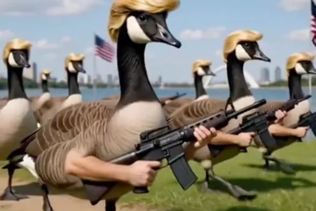 Başkan Donald Trump, kaslı ve saçları geriye taranmış "Donald Duck"lardan oluşan bir ordunun "Amerika Gölü"nde devriye gezmesini gösteren ve yapay zekayla oluşturulduğu düşünülen videoyu cumartesi paylaştı (Truth Social/@RealDonaldTrump)