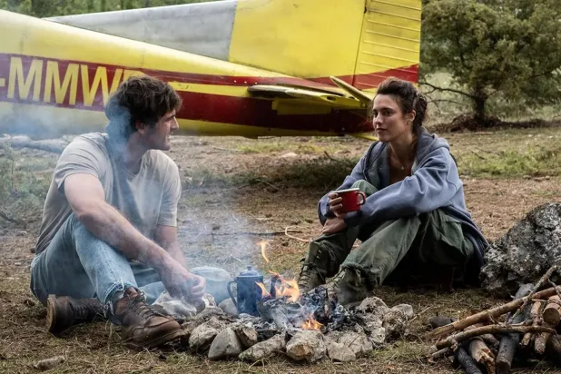Köpek ve Yıldızlar'da Euphoria yıldızı Jacob Elordi'ye Cevher'le (Substance) tanınan 31 yaşındaki Margaret Qualley eşlik ediyor (20th Century Studios)