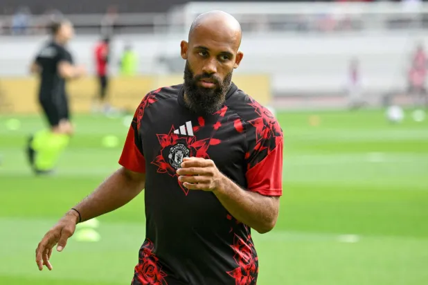 الكاميروني براين مبيومو يتألق مع مان يونايتد (أ.ف.ب)