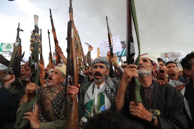 عناصر حوثيون خلال حشد للجماعة في العاصمة اليمنية المختطفة صنعاء (أ.ف.ب)