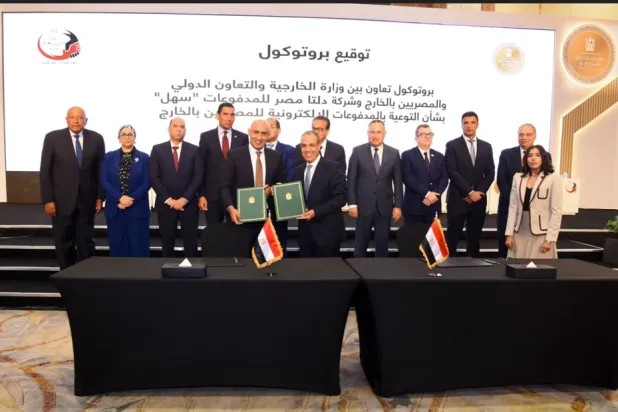 إطلاق مبادرات للمصريين بالخارج الأحد من بينها «معاشك بكرة بالدولار» (صفحة وزارة الخارجية على «فيسبوك»)