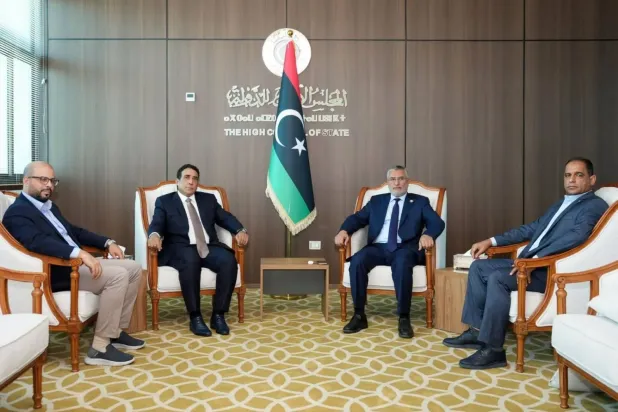 Libya Devlet Yüksek Konseyi (DYK) Başkanı Muhammed Takala ve iki yardımcısı, dün Libya Başkanlık Konseyi Başkanı Muhammed el-Menfi’yi kabul etti. (Menfi’nin ofisi)