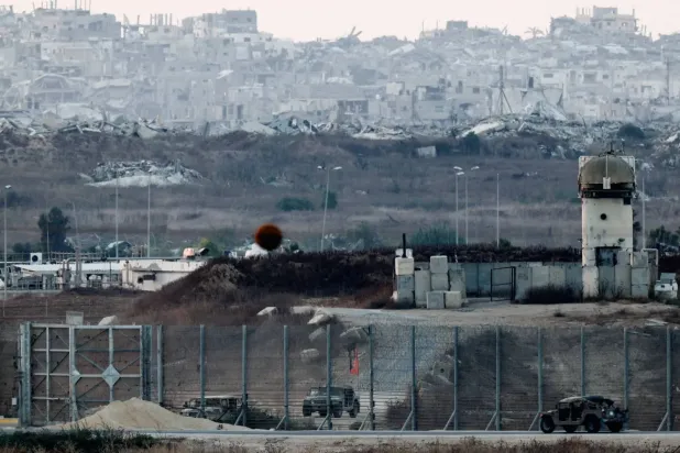 Gazze Şeridi sınırındaki İsrail askeri araçları (Reuters)