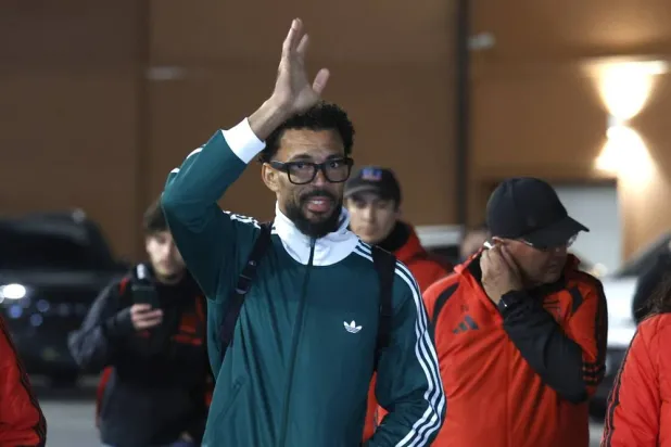 Cape Verde's goalkeeper Josimar Évora Dias, known as Vozinha, waves upon his arrival at Arturo Merino Benitez Airport in Santiago, Chile, 02 August 2026. (EPA) 
