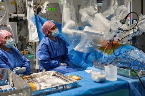 Sasha Stamenkovic showed fellow doctors how to use the Da Vinci 5 robotic-assisted surgical system. CARLOS JASSO / AFP
