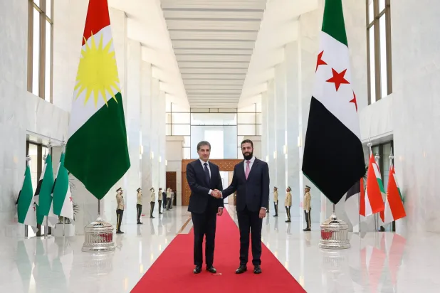 الرئيس أحمد الشرع استقبل رئيس إقليم كردستان العراق نيجيرفان بارزاني في قصر الشعب بدمشق الاثنين (حساب الرئاسة)