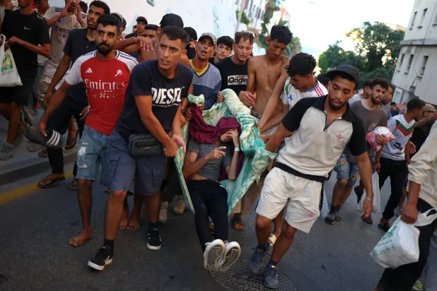 ألوف المهاجرين ما زالوا في سبتة بعد موجة التدفق عبر الحدود