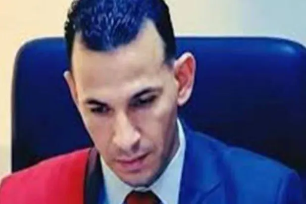 انتشار فيديو لمتهم بانتحال صفة قاضٍ (فيسبوك)