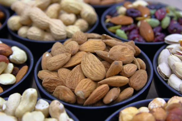 6 طرق لتحقيق أكبر استفادة صحية من تناول المكسرات (بيكسلز)