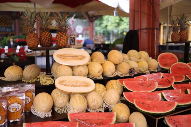 البطيخ يُعد مصدراً غنياً بفيتاميني «أ» و«سي» كما أنه خالٍ من الدهون والملح (بيكسلز)