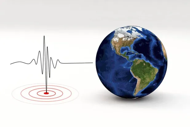 عادة ما تحدث الزلازل التقليدية عندما تبدأ الضغوط التي تتكون على مدار مئات أو آلاف السنين بفعل احتكاكات الصفائح التكتونية (بيكسباي)
