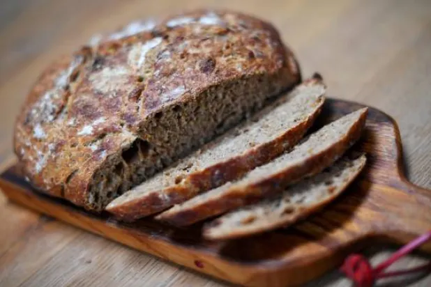 خبز العجين المخمر (أرشيفية - رويترز)