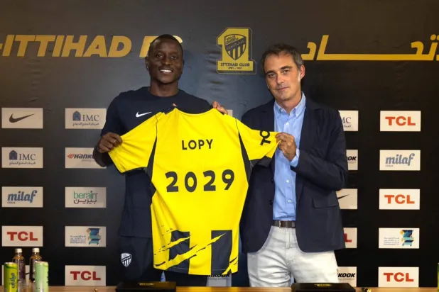لاعب الوسط السنغالي ديون لوبي (نادي الاتحاد)
