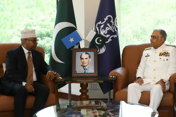Somali Savunma Bakanı, Pakistan Deniz Kuvvetleri Komutanı ile askeri iş birliğinin güçlendirilmesini görüştü (Somali Haber Ajansı)
