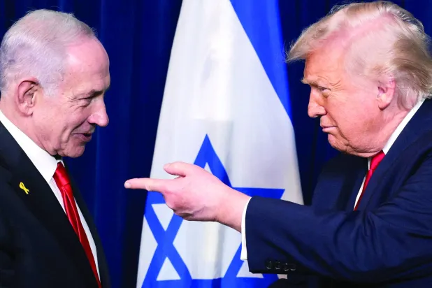 الرئيس الأميركي دونالد ترمب ورئيس الوزراء الإسرائيلي بنيامين نتنياهو خلال مؤتمر صحافي عام 2025 (رويترز)