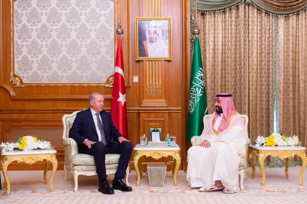 ولي العهد السعودي الأمير محمد بن سلمان لدى لقائه الرئيس التركي رجب طيب إردوغان في مكة المكرمة الجمعة (واس)