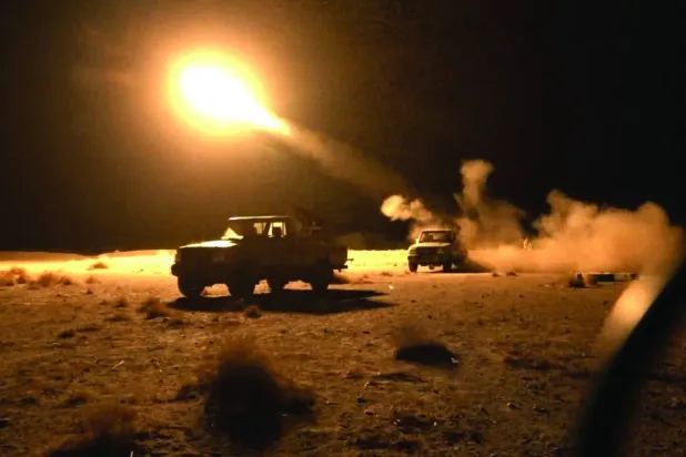 Yemen güçleri, dün şafak vakti Hudeyde’nin güneyindeki Husilerin mevzilerini bombaladı (SabaNet)