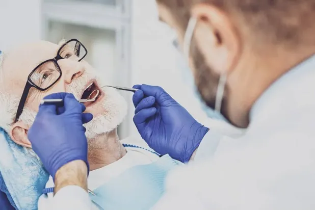 الفحص الدوري يساعد على اكتشاف التهاب اللثة وعلاجه مبكراً  (جامعة كيس وسترن ريسرف)