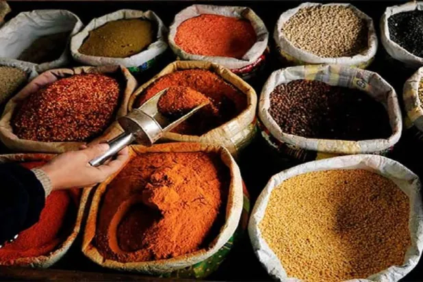 بعض الأعشاب والتوابل يحتوي كميات ملحوظة من الكالسيوم (رويترز)